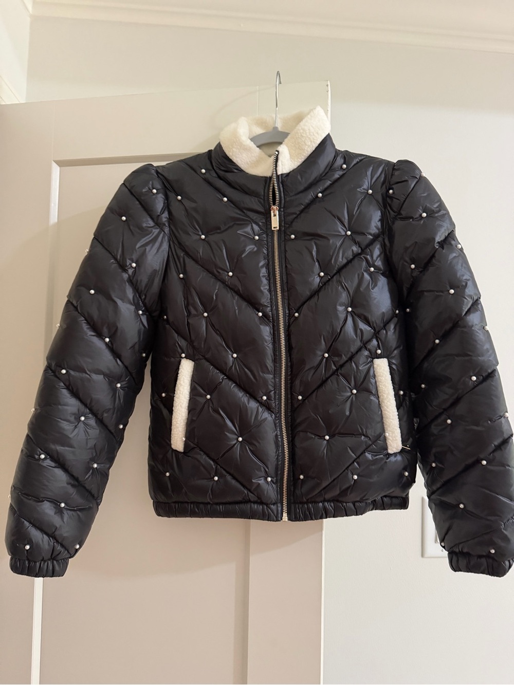 Pearl embossed shrunken puffer